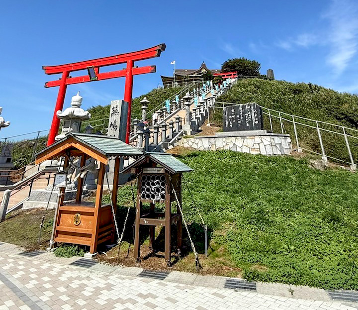 蕪島神社の入口