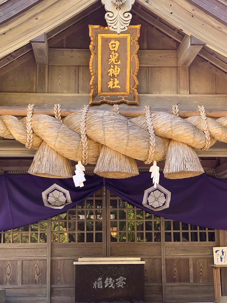 拝殿の注連縄