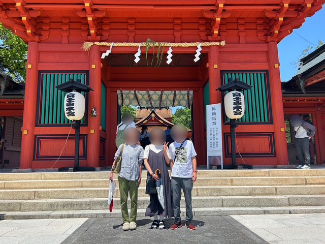 楼門前で記念撮影