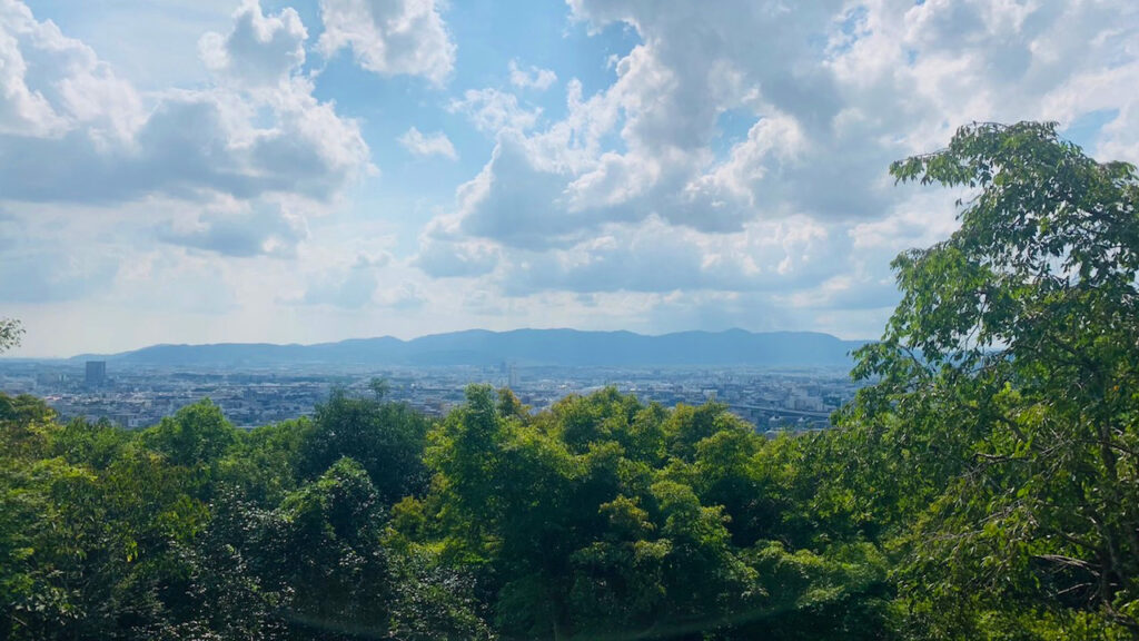 参道途中からの京都市街