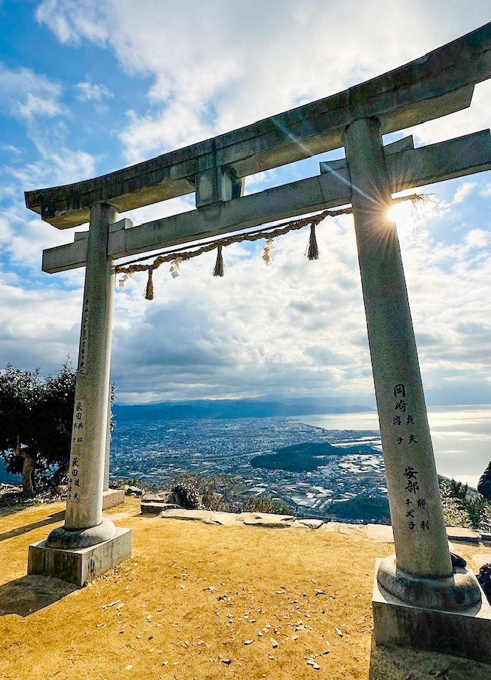 「天空の鳥居」と瀬戸内海を望む絶景