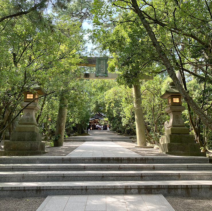 拝殿へ続く参道