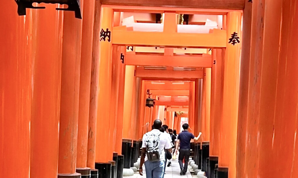 千本鳥居のトンネル