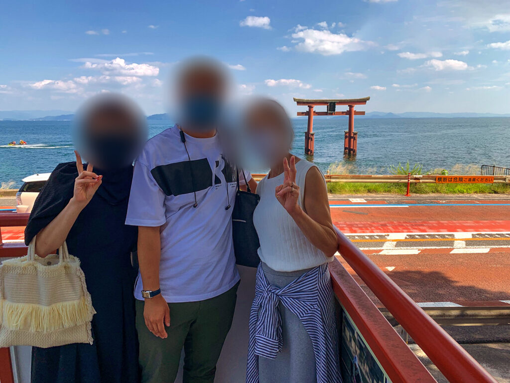 白鬚神社の湖中大鳥居を望む展望台からの眺め