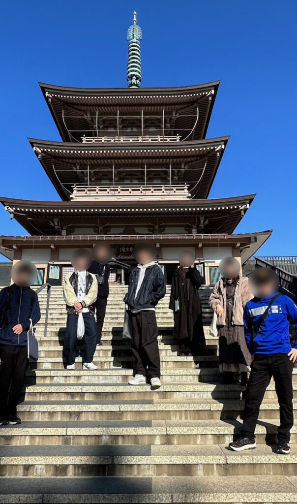 三重塔前の階段