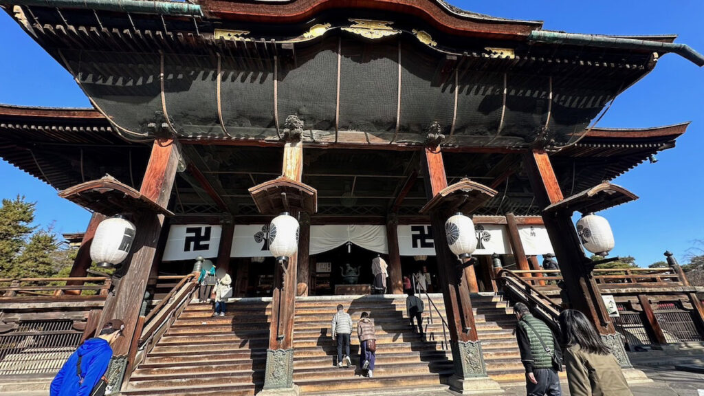 善光寺本堂の正面