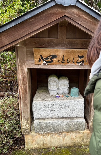 『心のともしび』と名付けられた小さな祠
