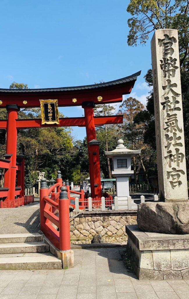 社号標と大鳥居