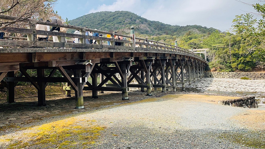 宇治橋の側面から見た全景